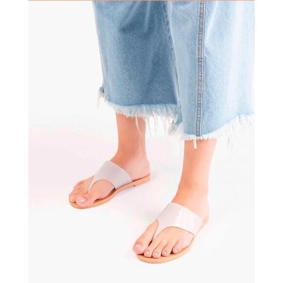 Melissa Essential Chic T-Strap Flip Flop Sandals Beige 7 - Picture 3 of 6